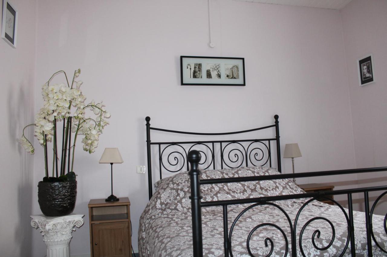 Routier Le Chat Botte - Vankantiehuis In Languedoc-Roussillion B&B 외부 사진