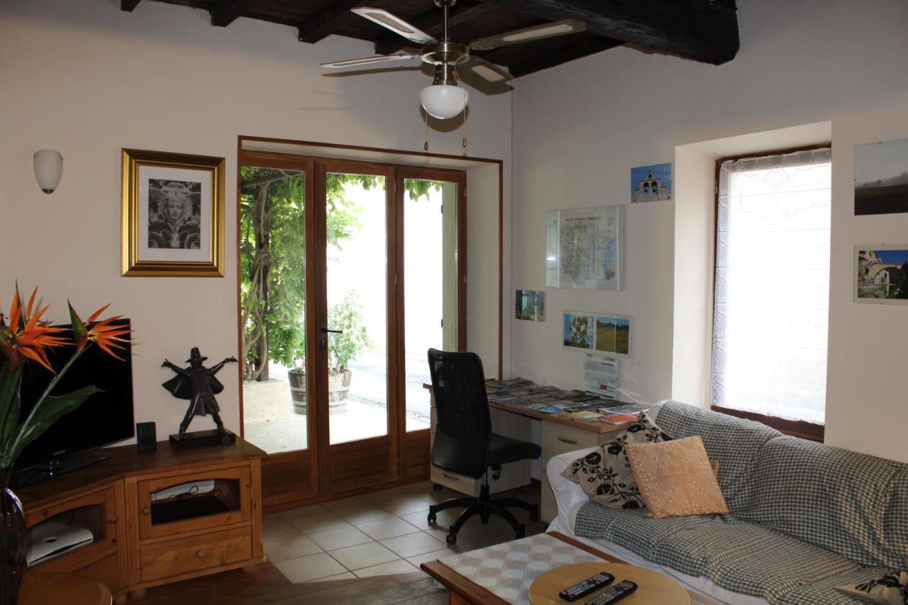 Routier Le Chat Botte - Vankantiehuis In Languedoc-Roussillion B&B 외부 사진